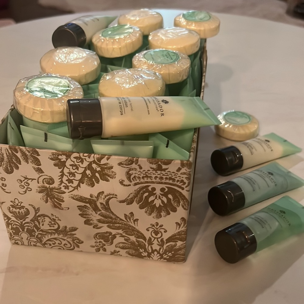 Spa guest bathroom toiletries lotions 🧴 60 variety pc w/ box - Picture 14 of 16